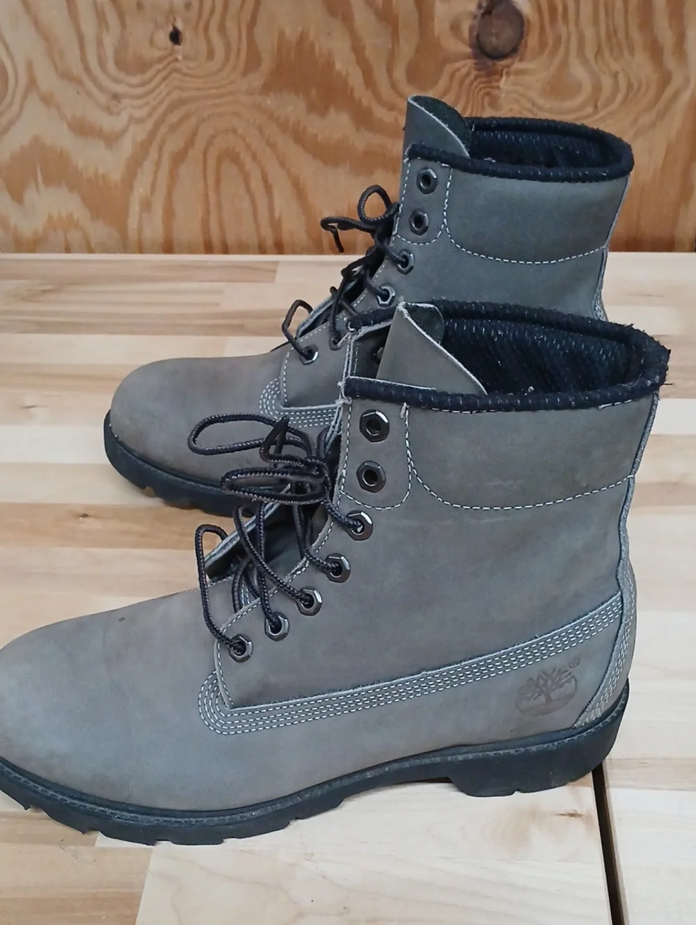 Timberland Vintage Men's Gray Lace-Up Work Boots with Black Soles Size 8.5